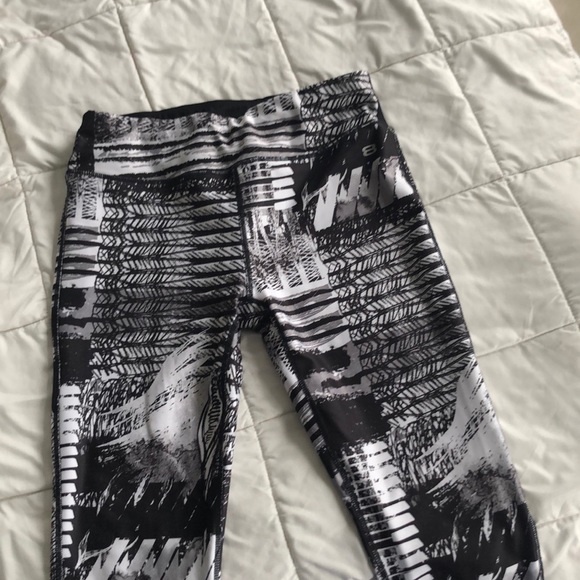 Workout Capris 2 FOR ONE! - Picture 4 of 7